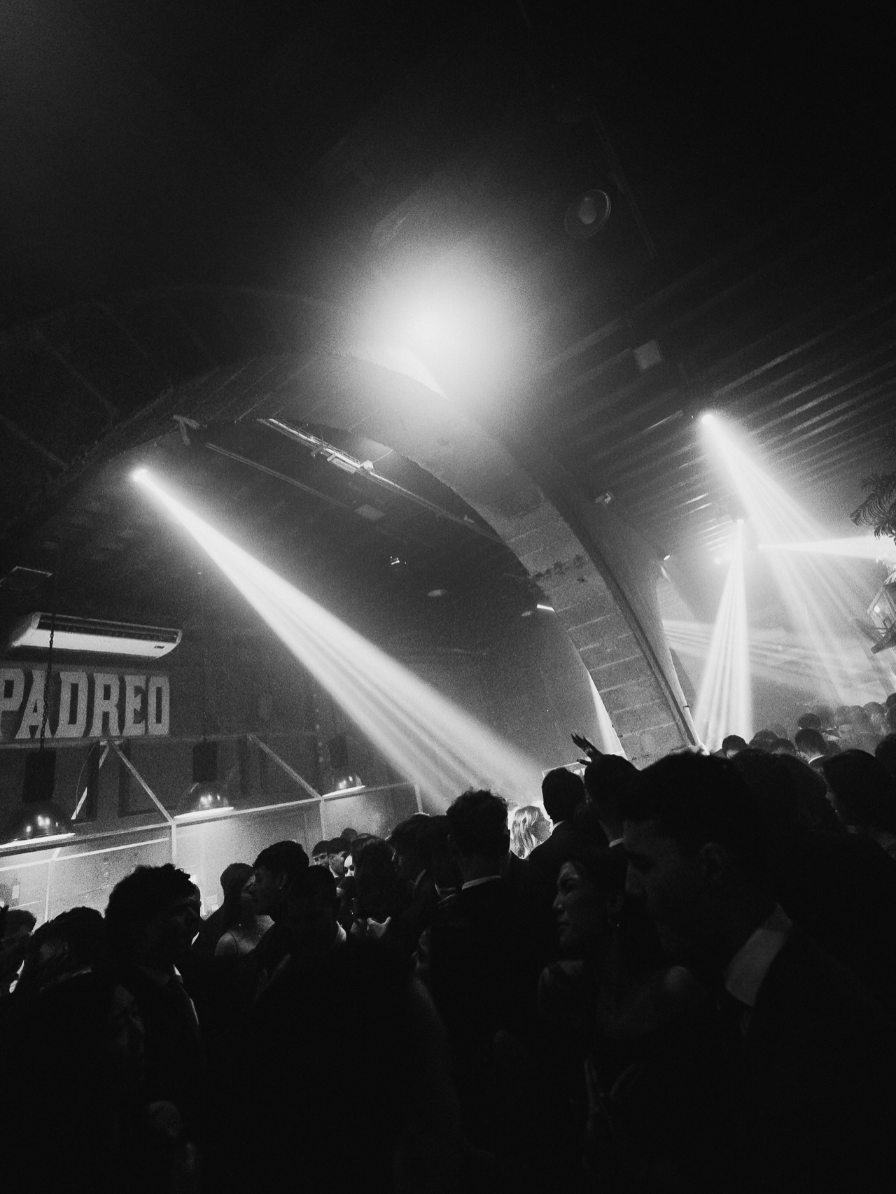 Padreo VIP tables photo 3